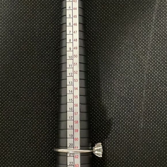 Large ring with a white gem - Picture 6 of 7